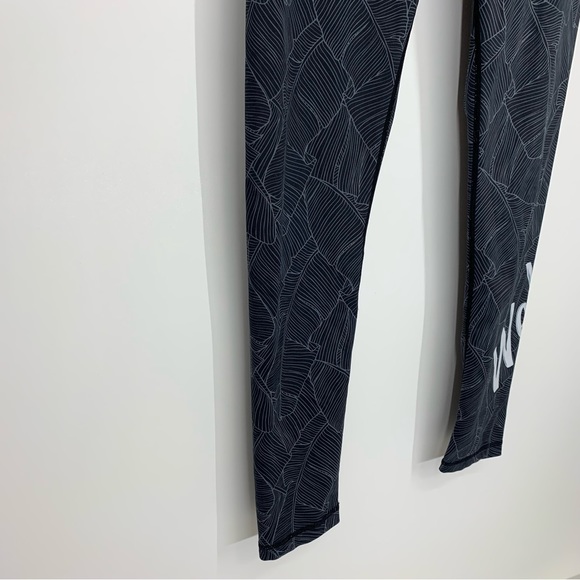Wela Honolulu Hawaii Black Gray Tropical Palm Athletic Leggings Size Medium - Picture 4 of 16